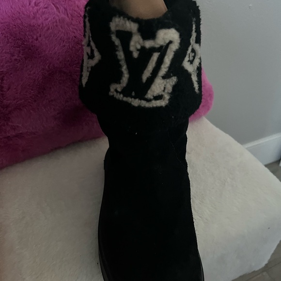 Louis Vuitton snowdrop boot . Size - 8 . Worn once - Picture 4 of 7